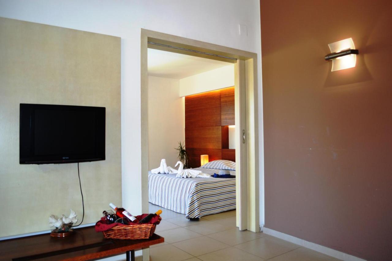 Bay & Hotel