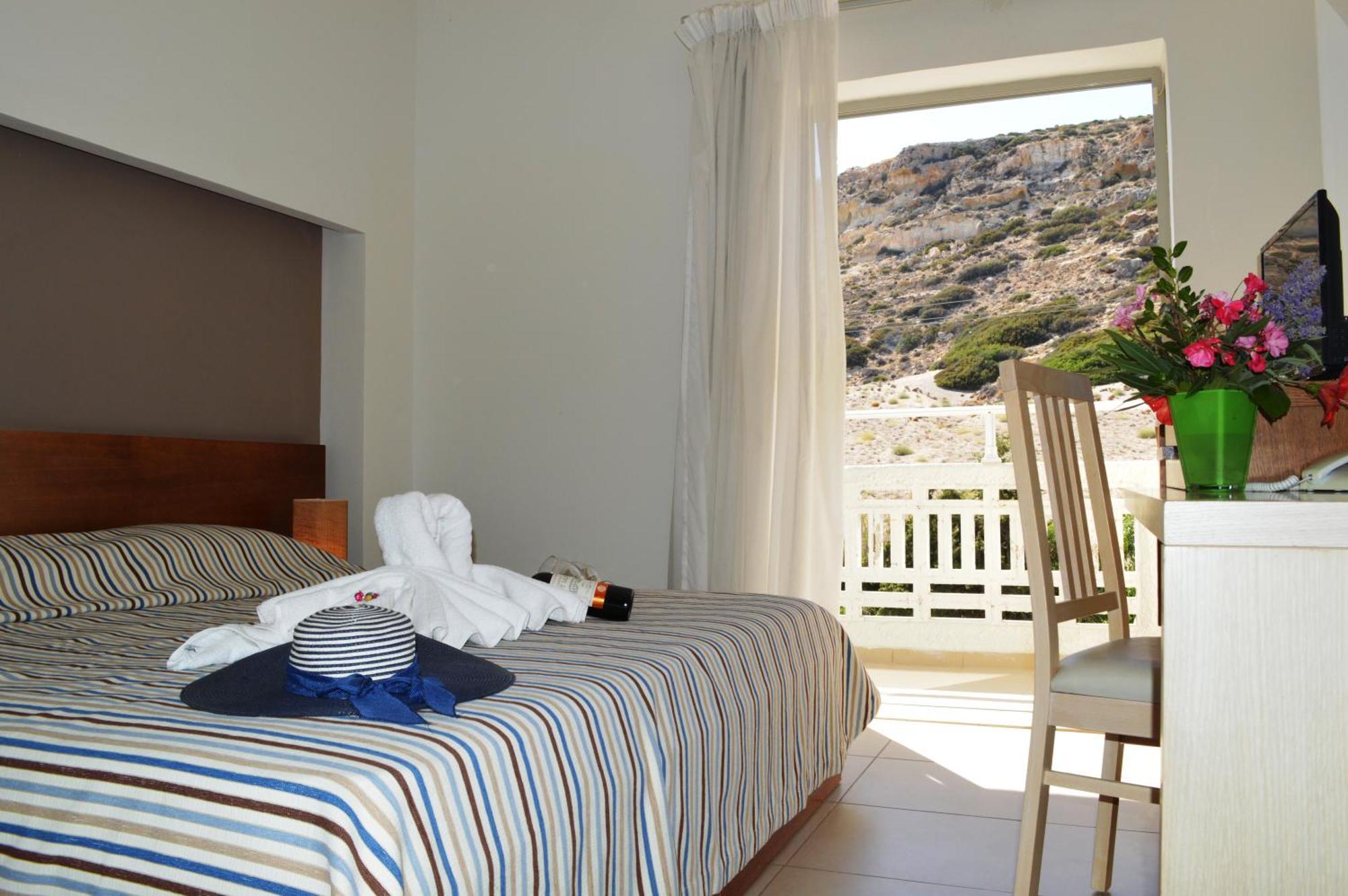 Bay & Hotel Matala